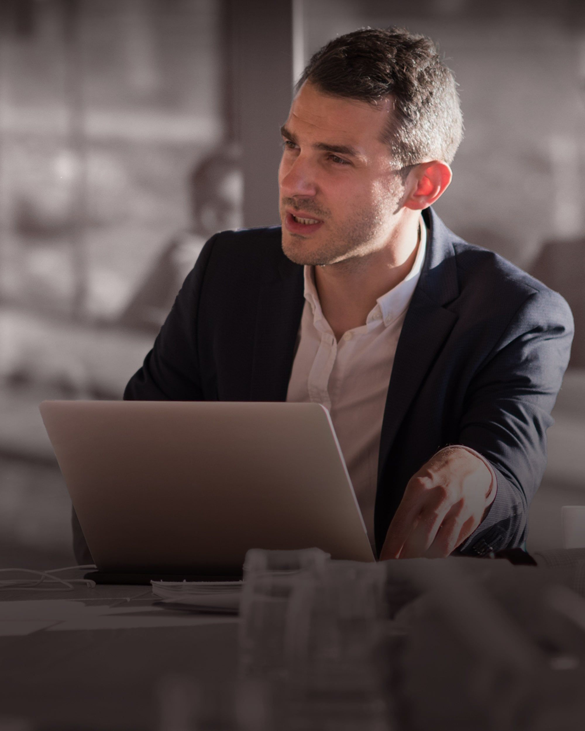 Professional engaged in a leadership discussion, representing RHR’s leadership solutions and integrated approach to assessment, coaching, succession, team effectiveness, and leadership development that helps individuals and organizations achieve lasting impact.