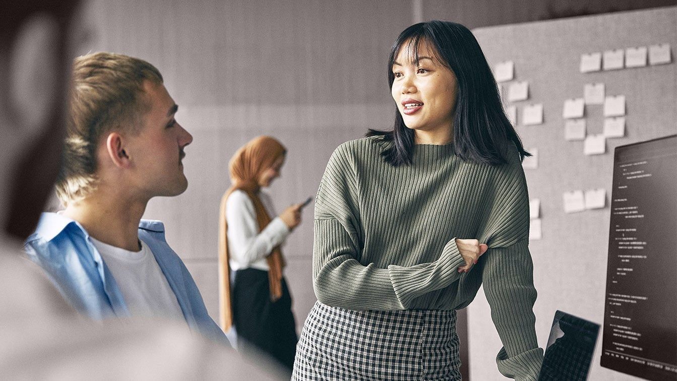 Team members engaged in a collaborative coaching discussion, illustrating team coaching through shared dialogue, active learning, and collective problem-solving that helps teams strengthen effectiveness, alignment, and performance.